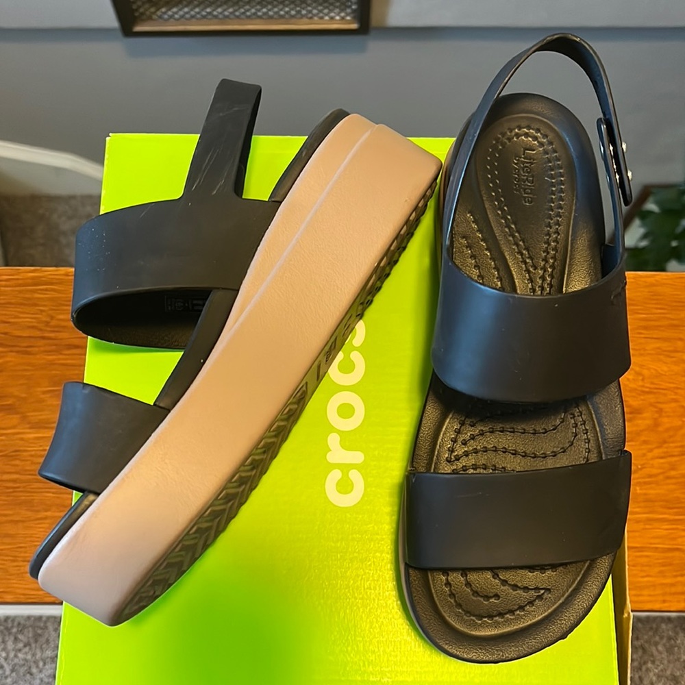 Great Condition Crocs Brooklyn